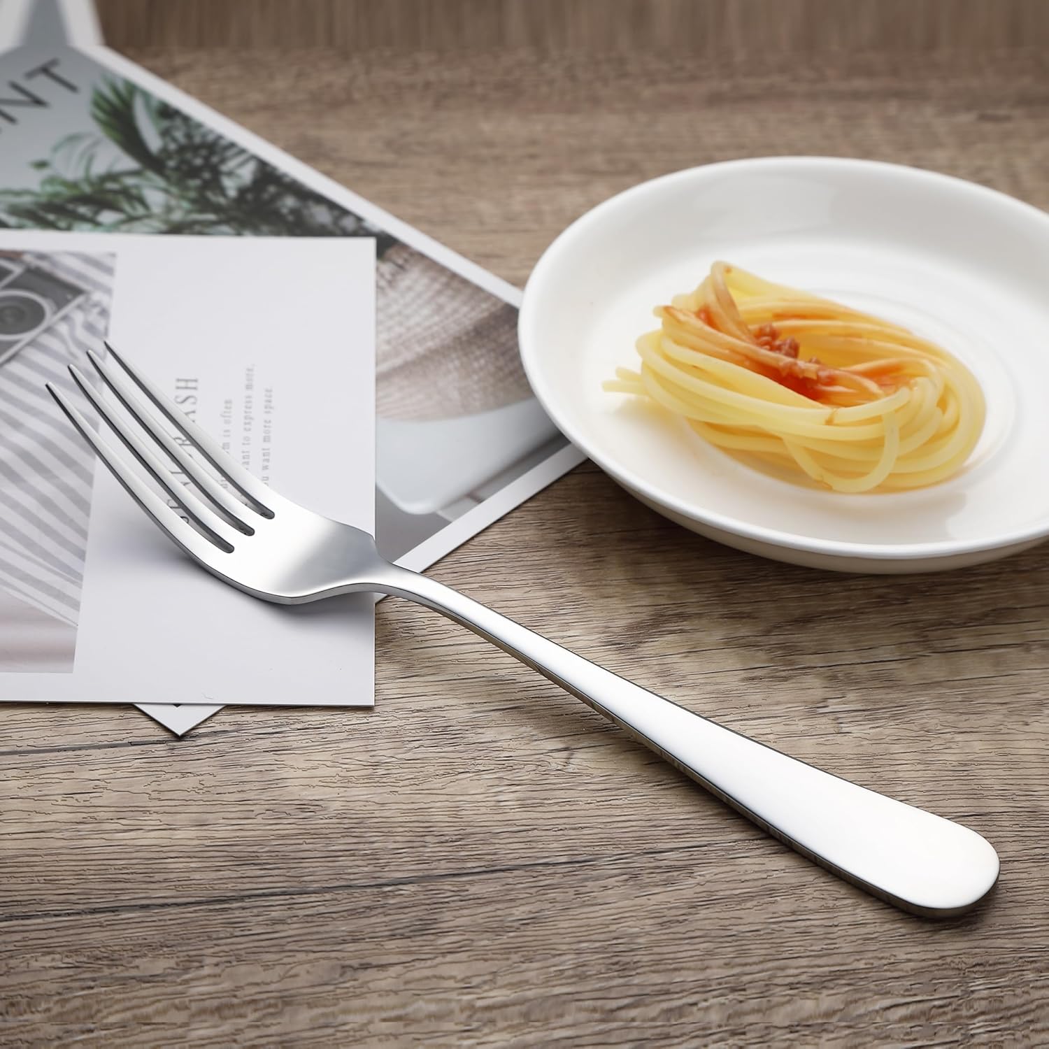 Amazon Basics - Fourchettes de table - 12 pièces, acier inoxydable, bords arrondis, argenté