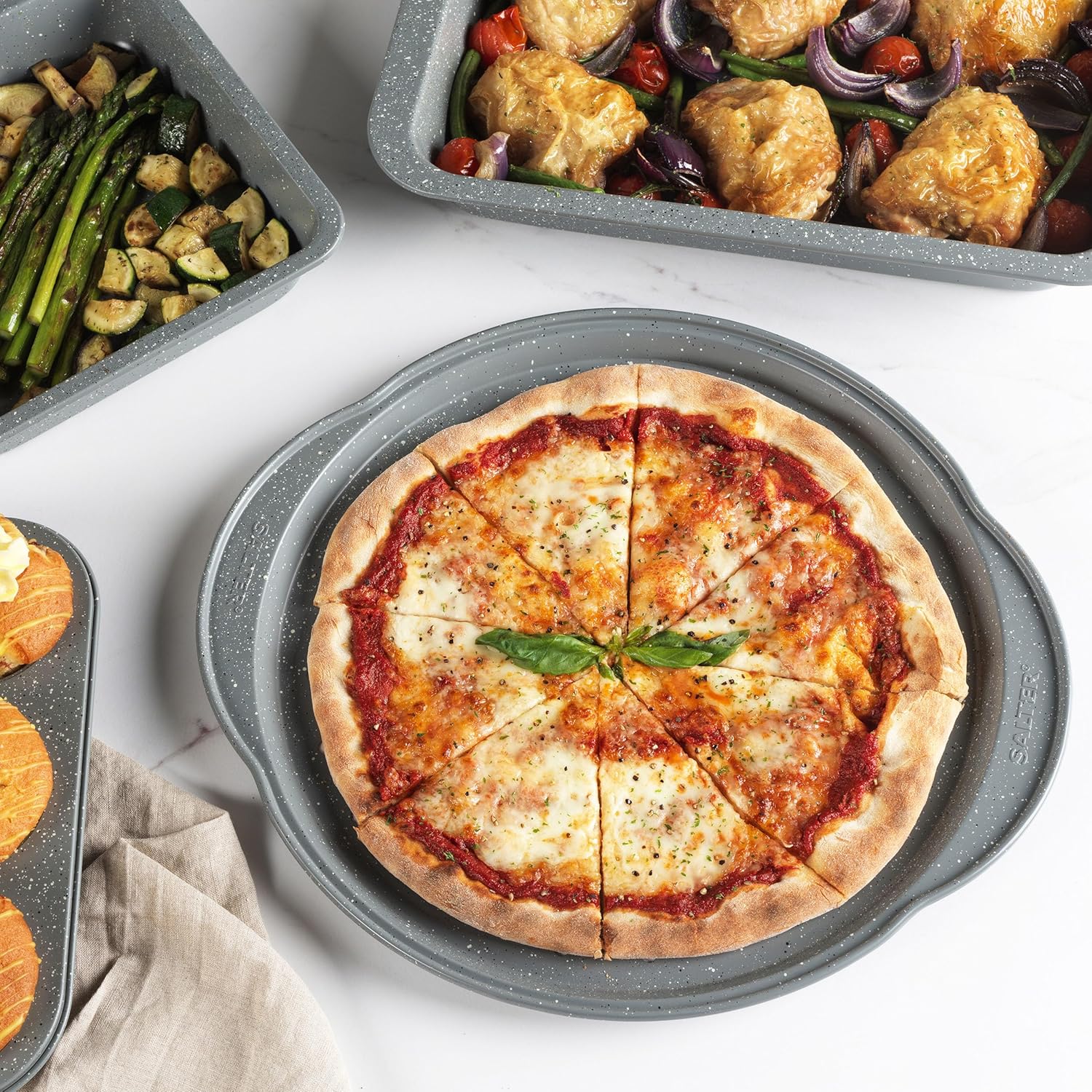 Salter - Plat à pizza Marblestone 37cm - antiadhésif, perforé, poignées, cuisson homogène