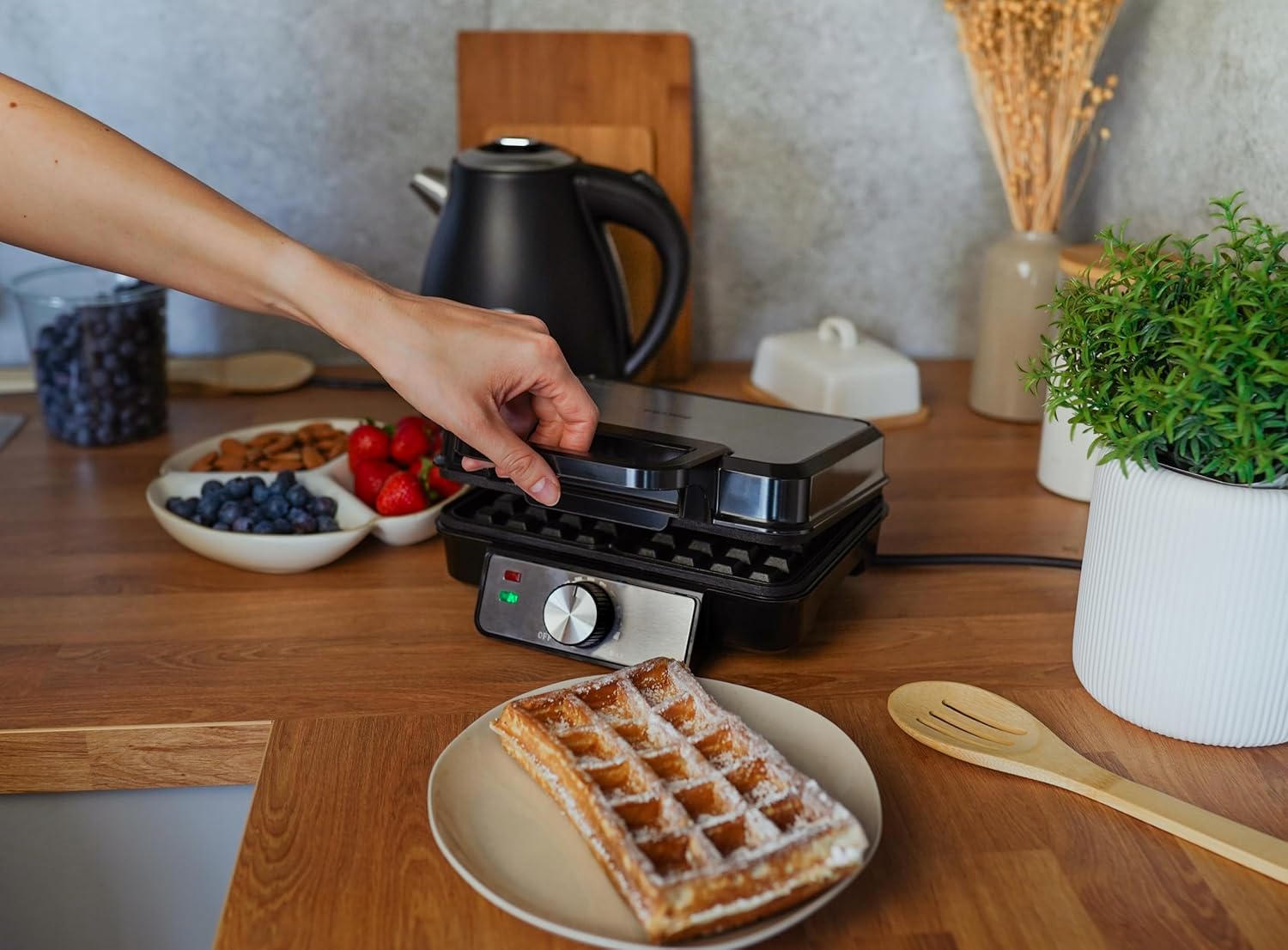 Gaufrier - 1200W, 2 plaques, temp. réglable, compact, poignée froide