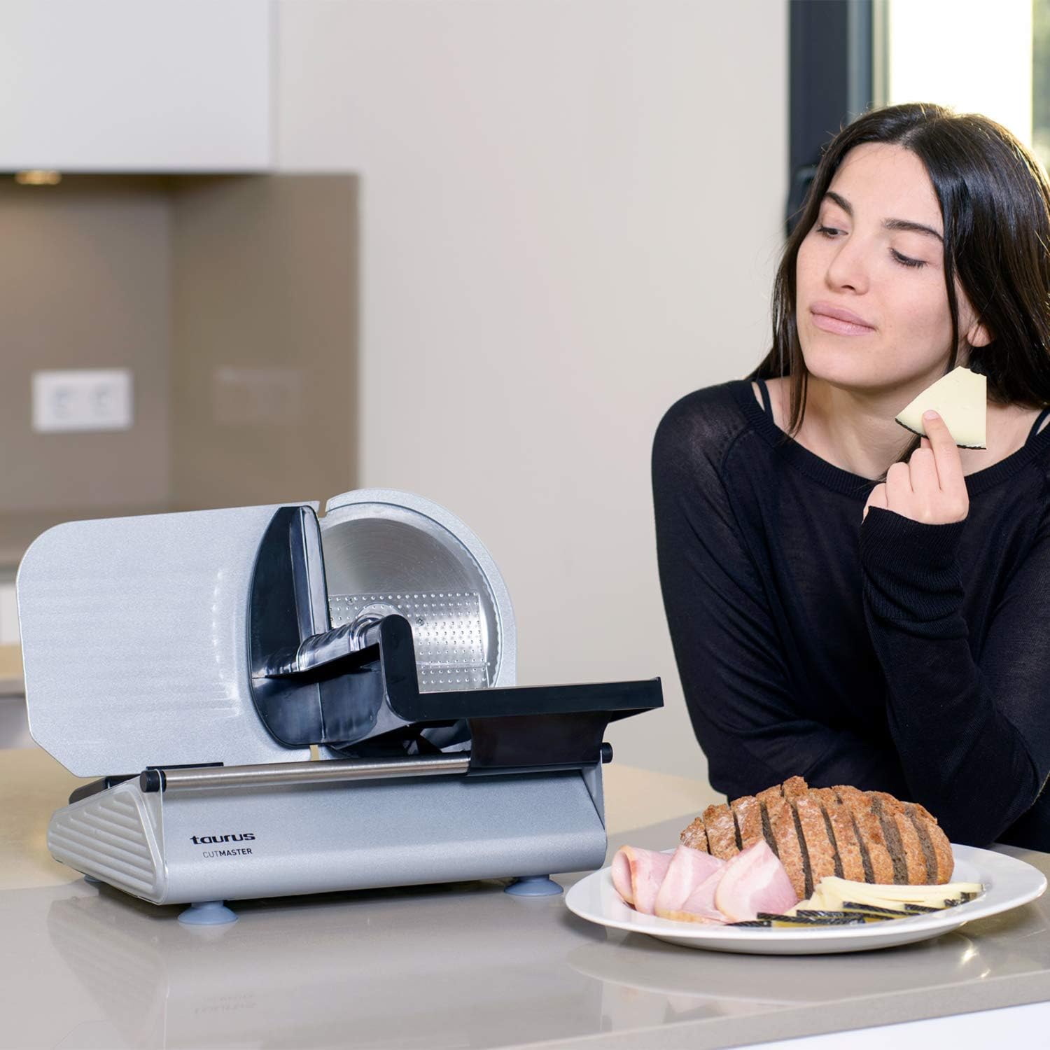 Taurus - Cutmaster - 19 cm - trancheuse électrique 150W, découpe 1-15 mm, table pliante