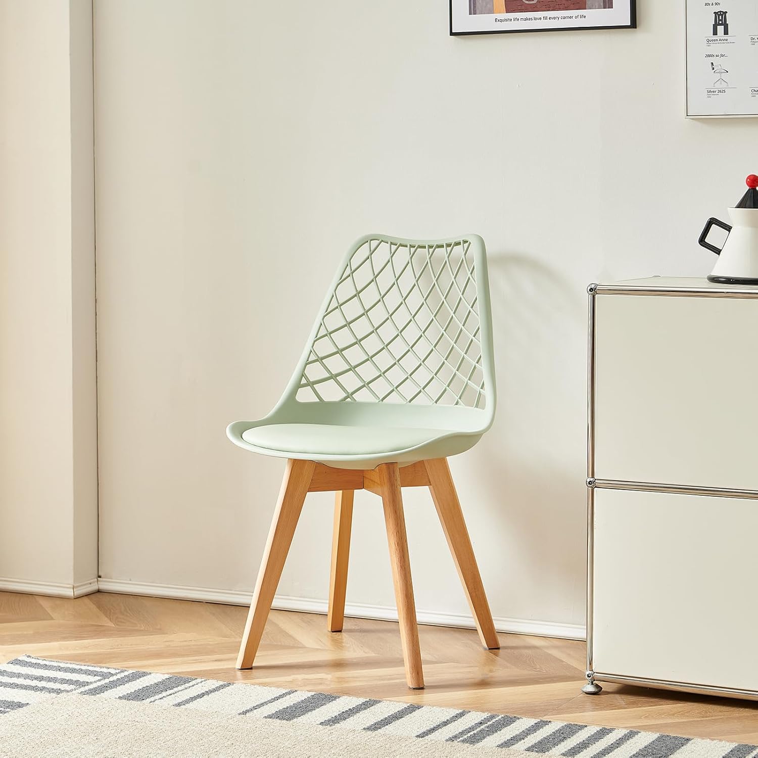 EGGREE - Chaises Scandinaves lot de 8 - Assise creusée, pieds hêtre, coussin, coloris vert